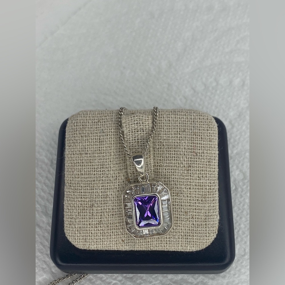 Purple crystal set on 925 Silver (Pendant only)